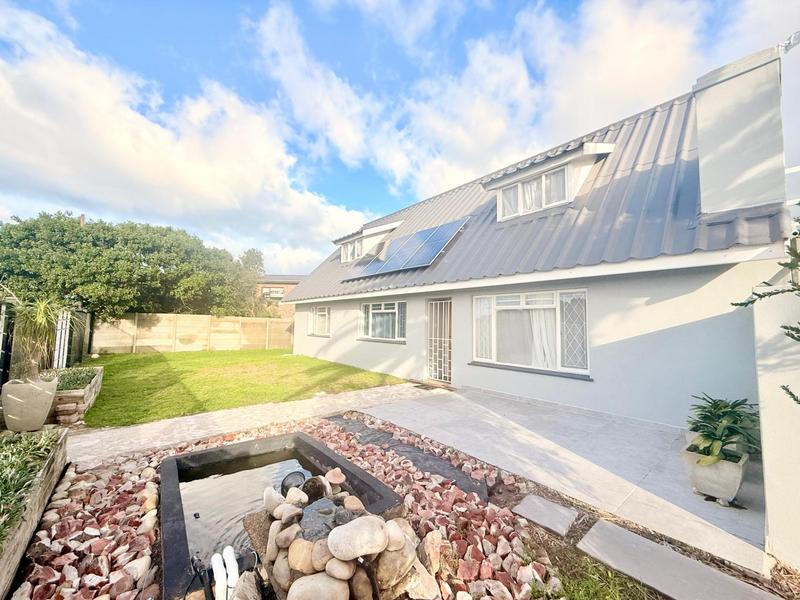 5 Bedroom Property for Sale in Sandbaai Western Cape